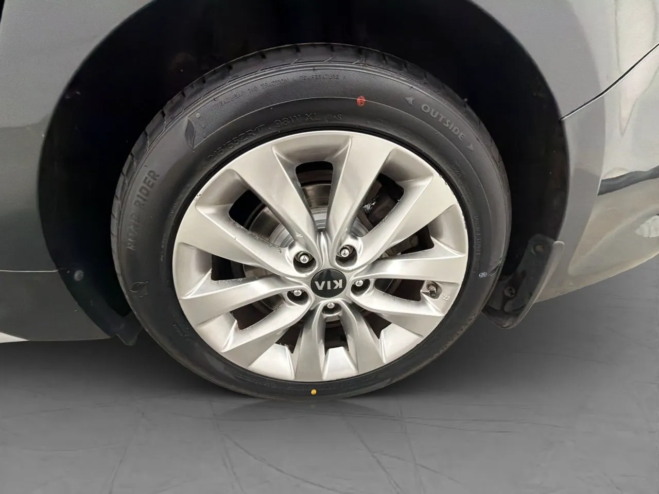 Vehicle image 37