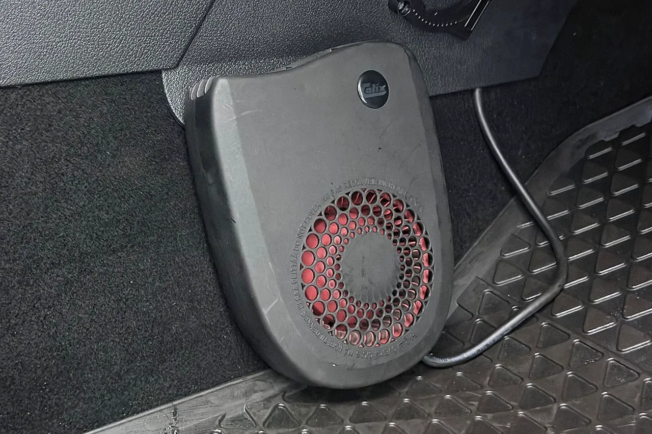 Vehicle image 22