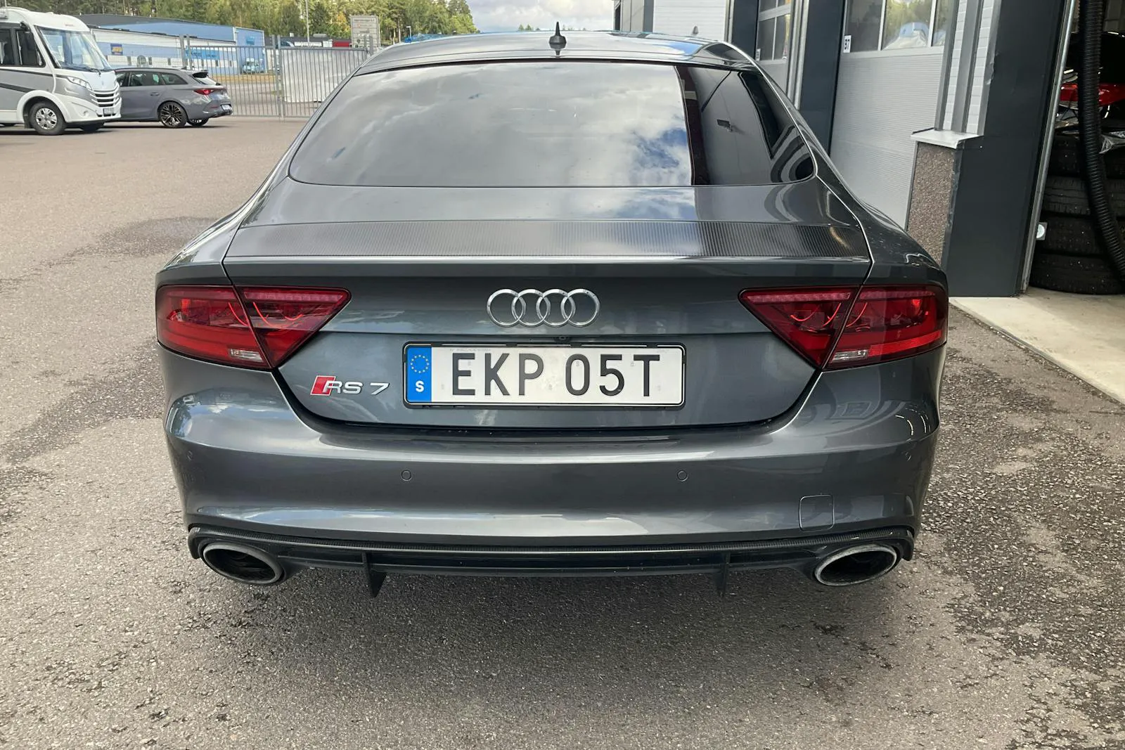 Vehicle image 5