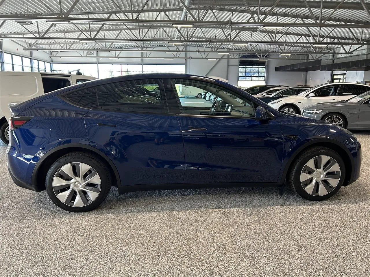 Vehicle image 6
