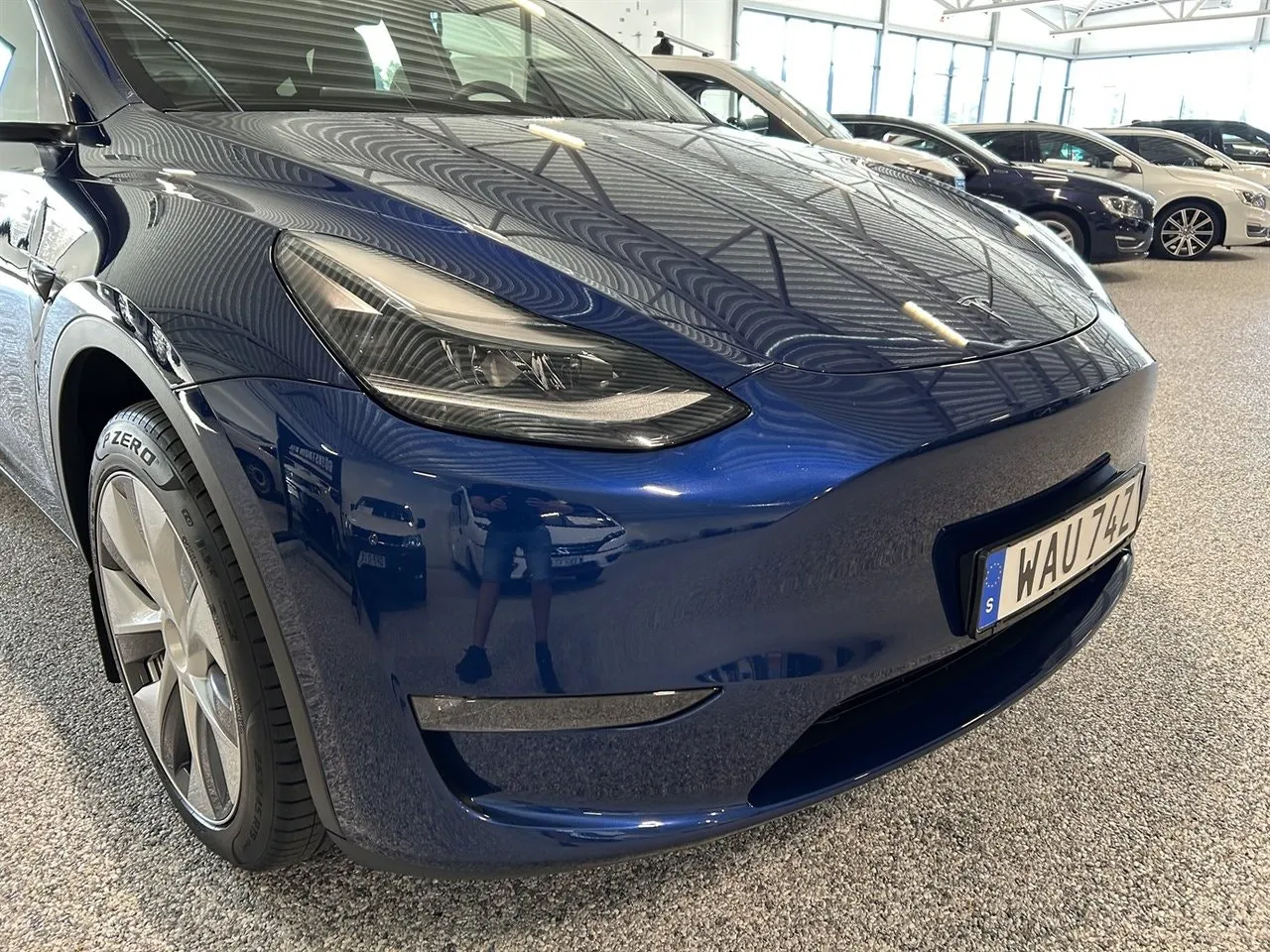 Vehicle image 5