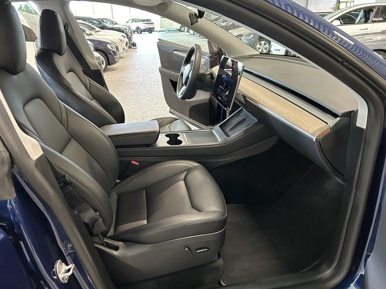 Vehicle image 18
