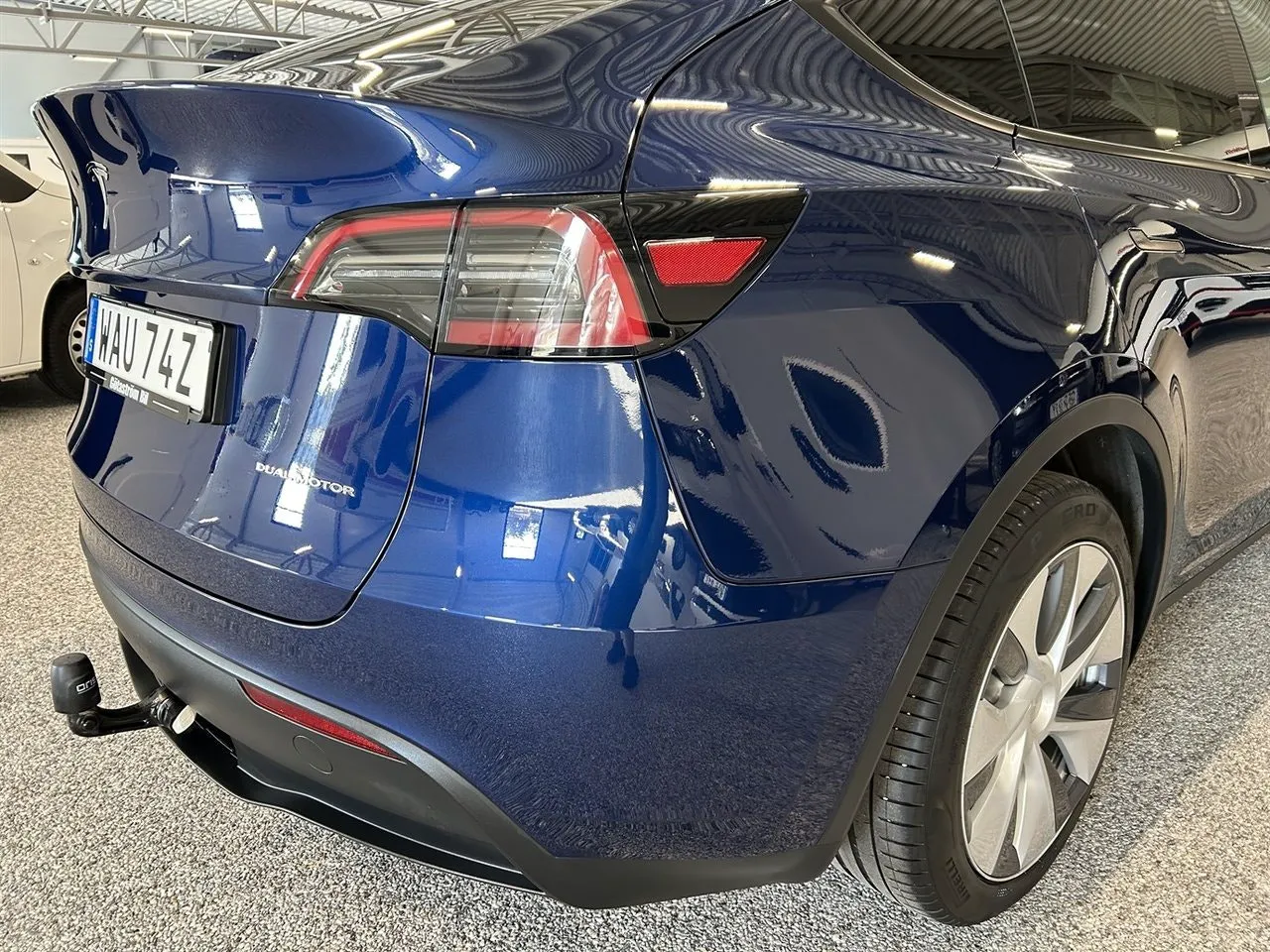 Vehicle image 7
