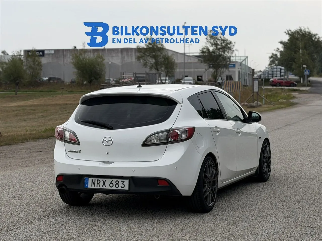 Vehicle image 14