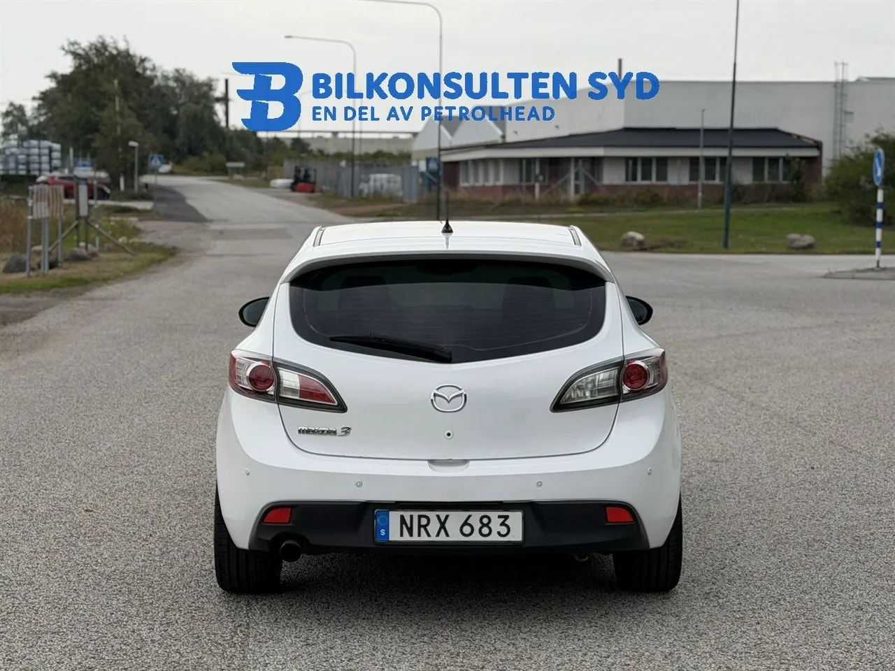 Vehicle image 13