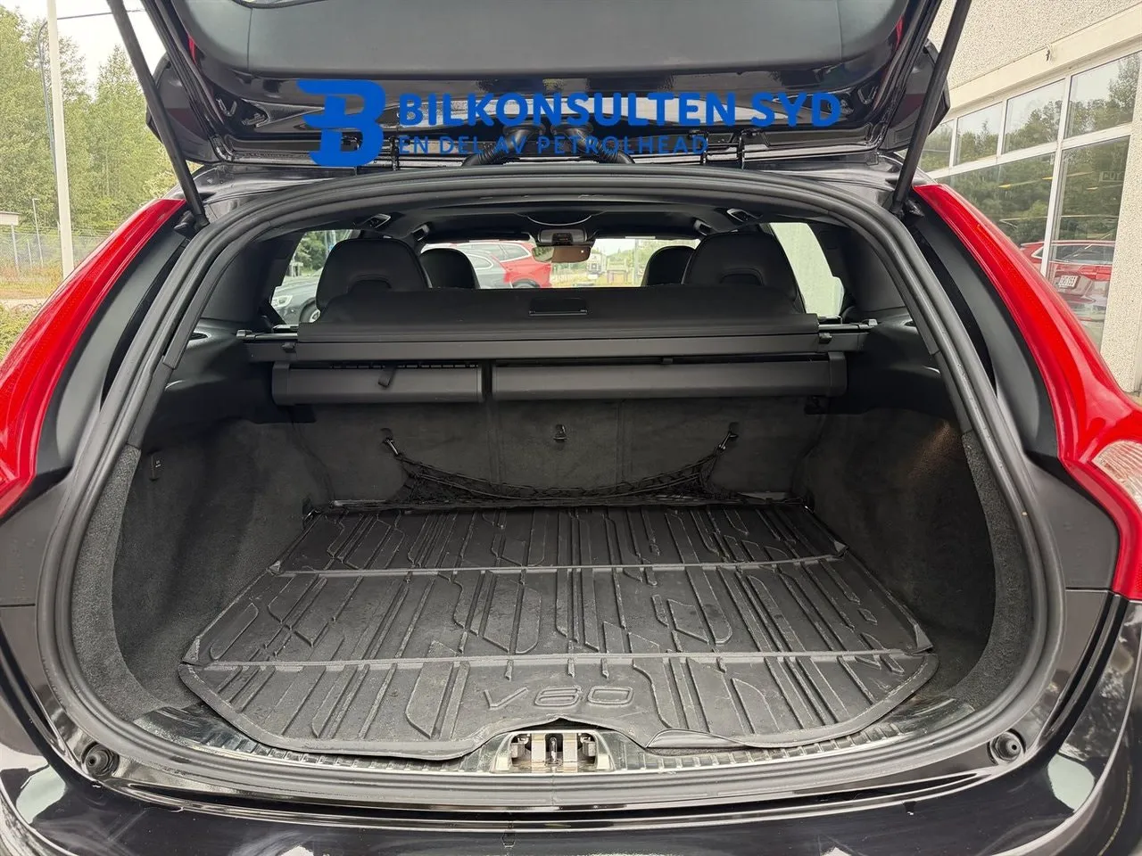 Vehicle image 16