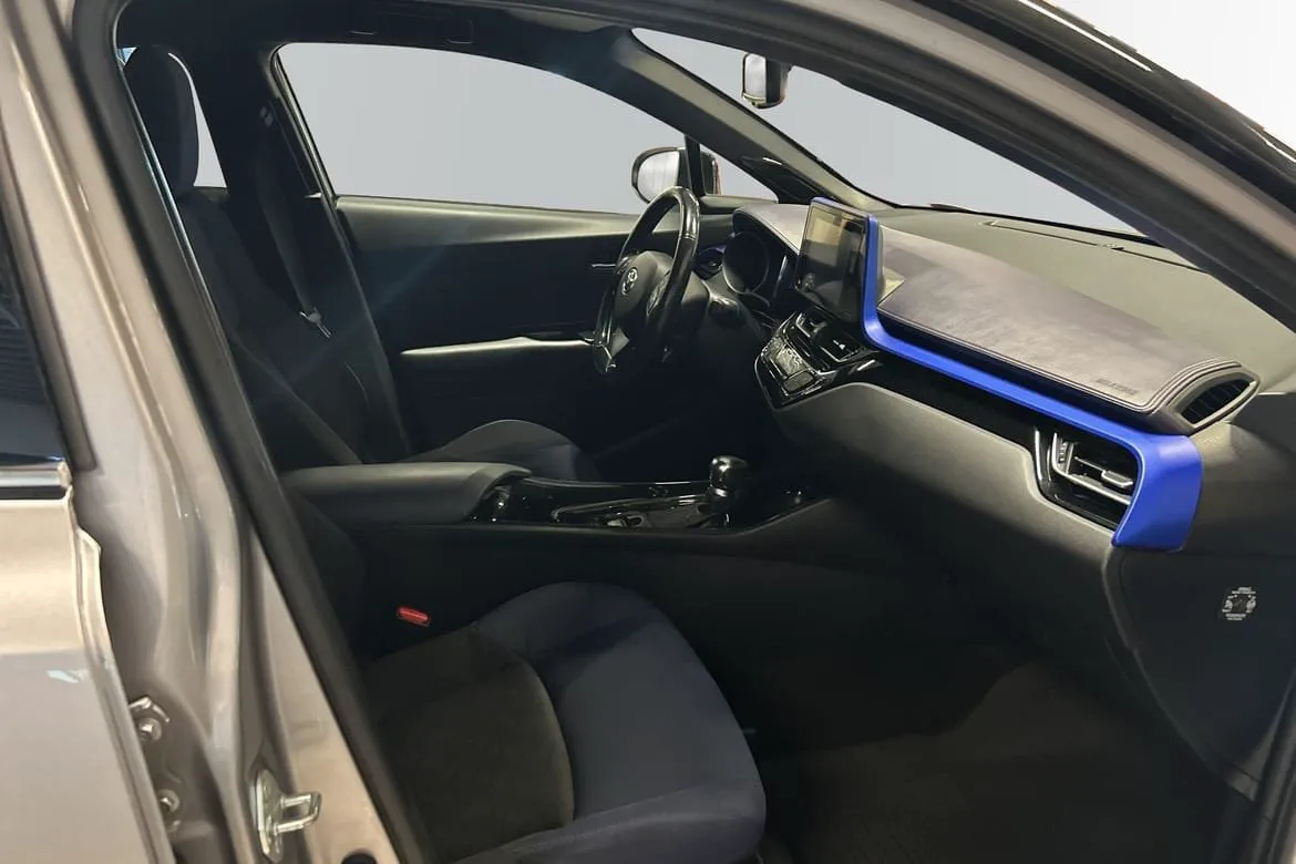 Vehicle image 7