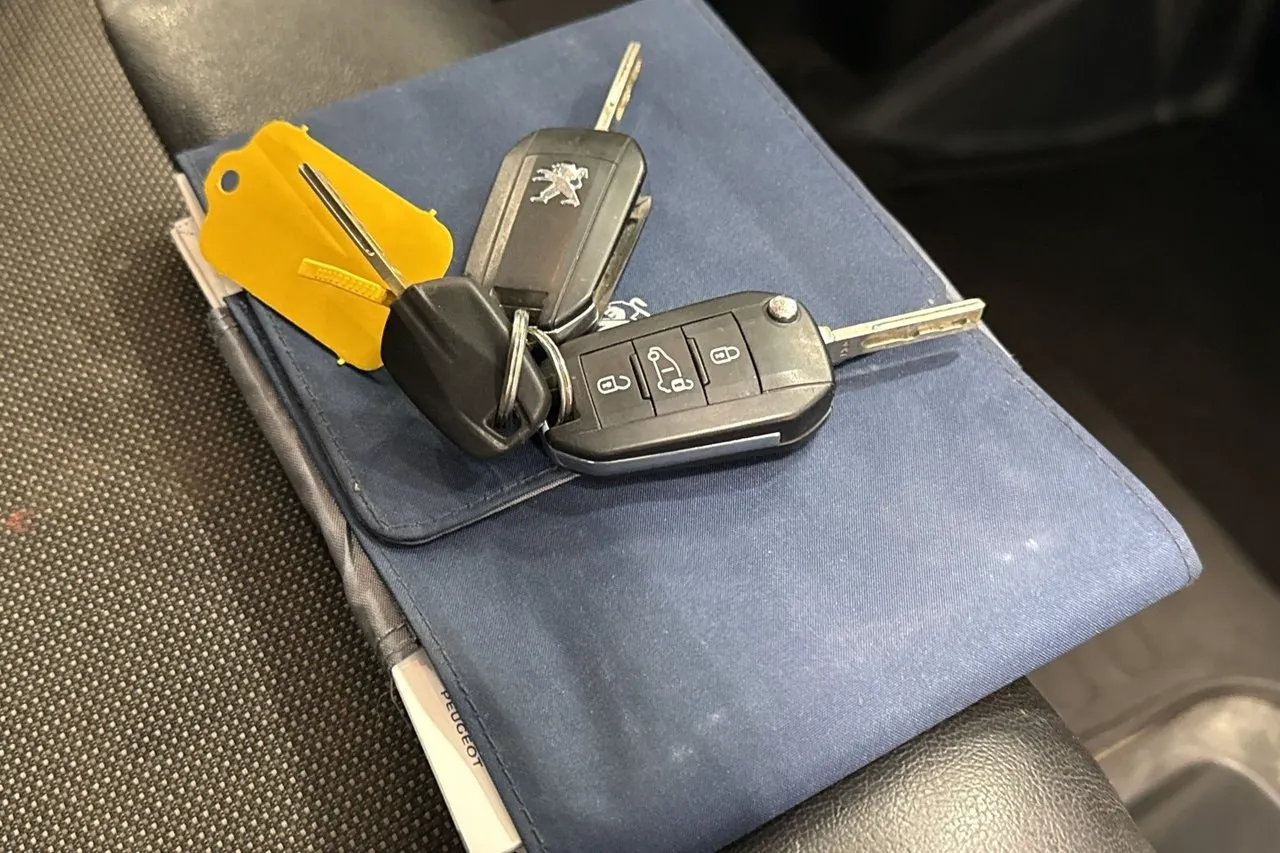 Vehicle image 21