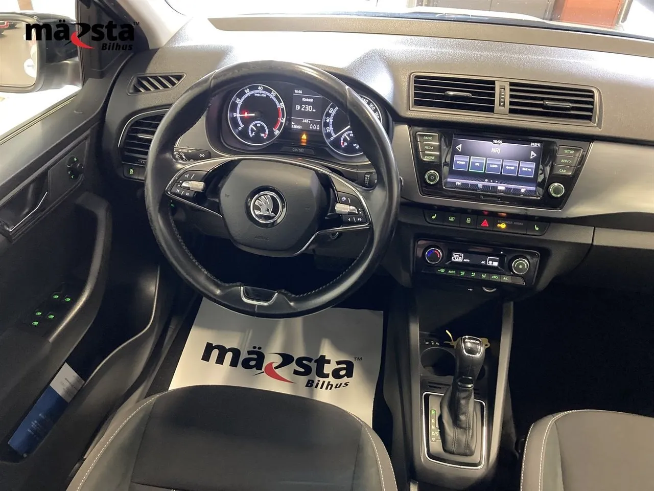 Vehicle image 14
