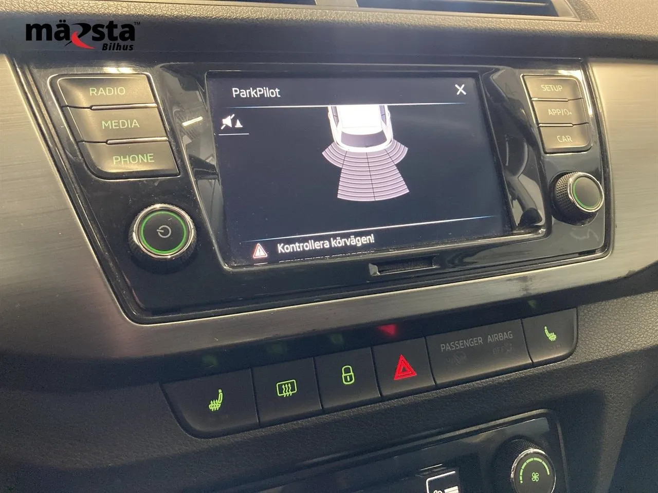Vehicle image 15