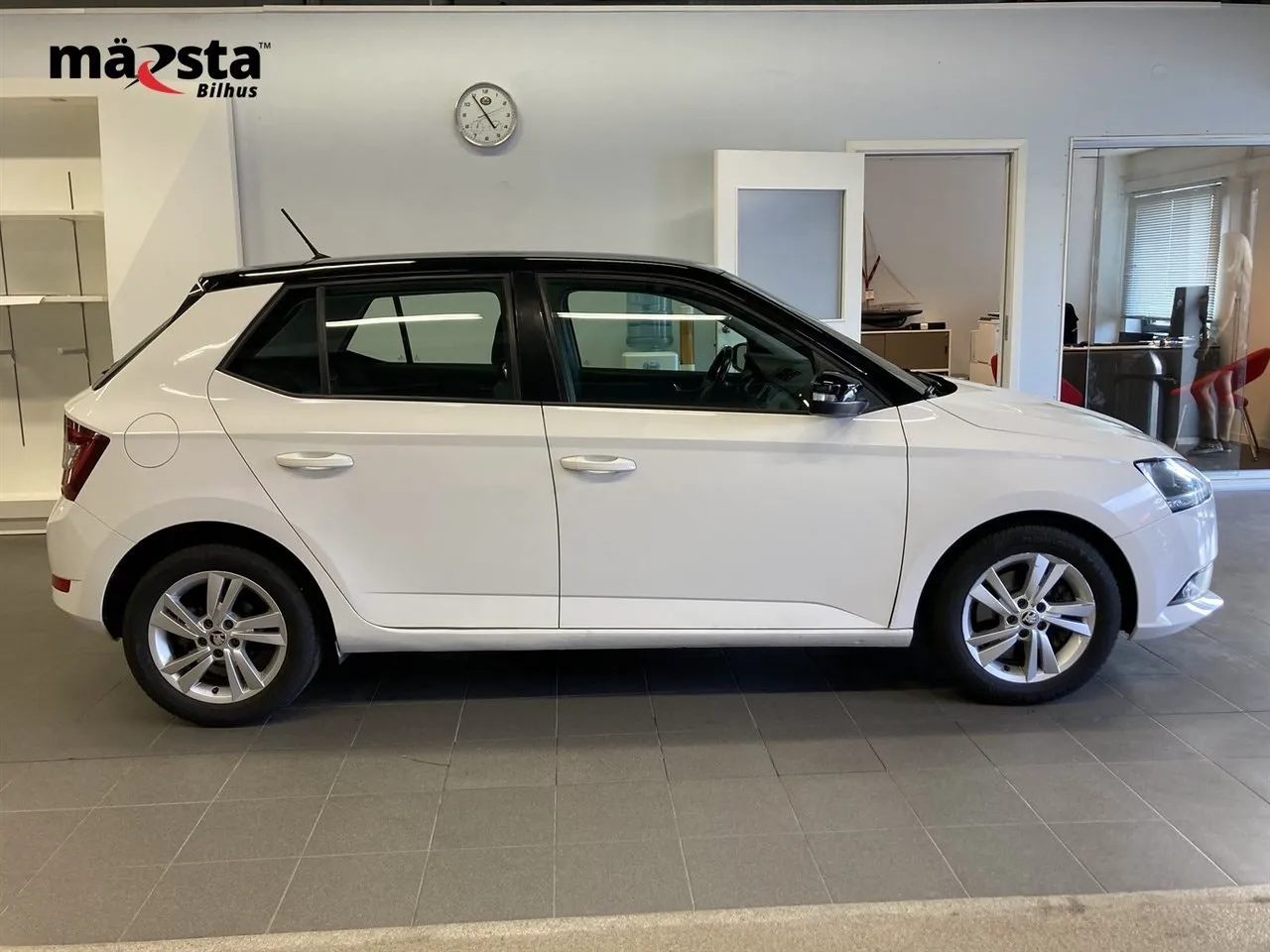 Vehicle image 4
