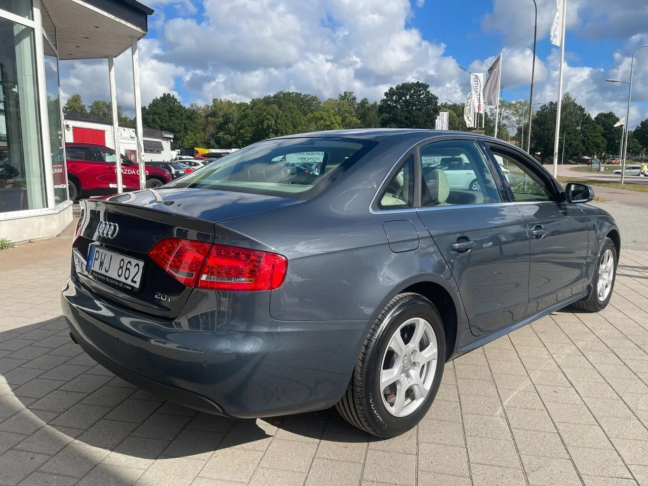 Vehicle image 4