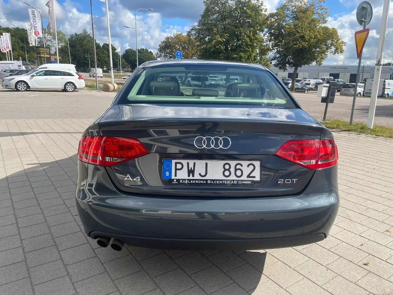 Vehicle image 5