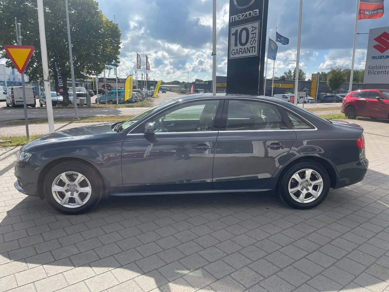 Vehicle image 7