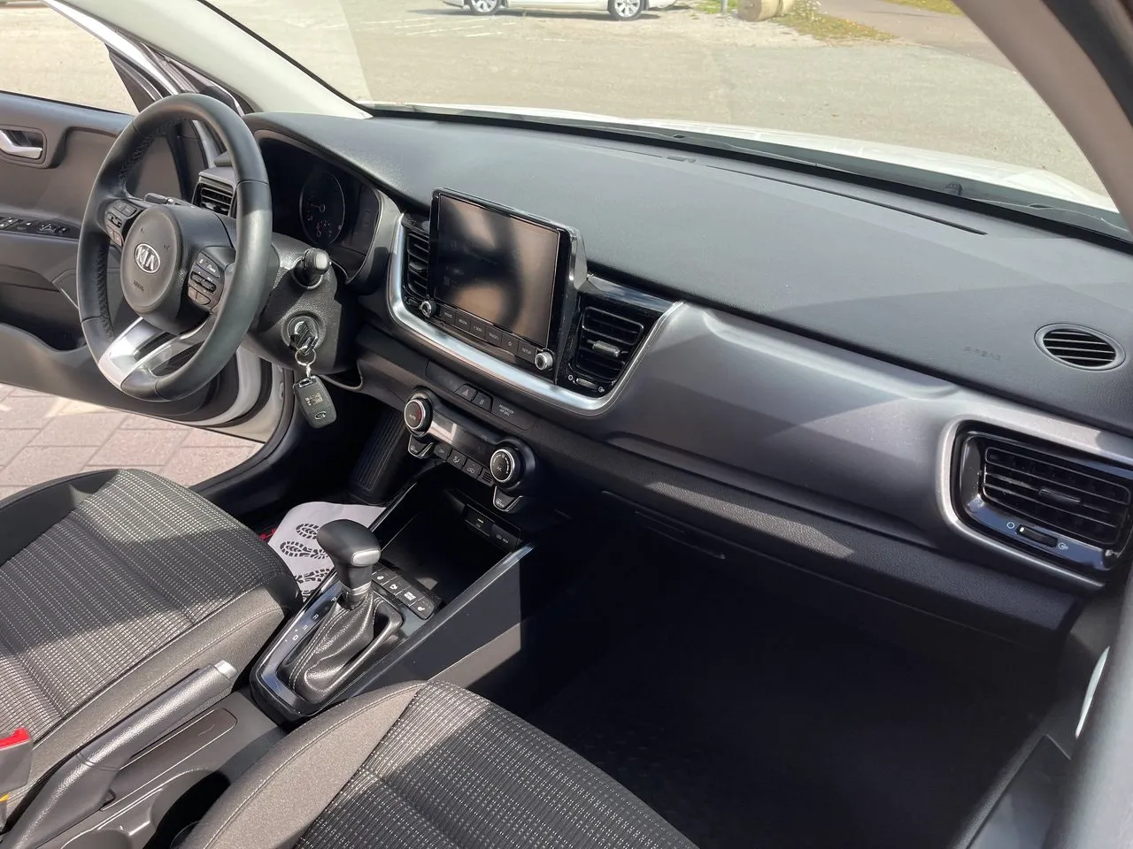 Vehicle image 16