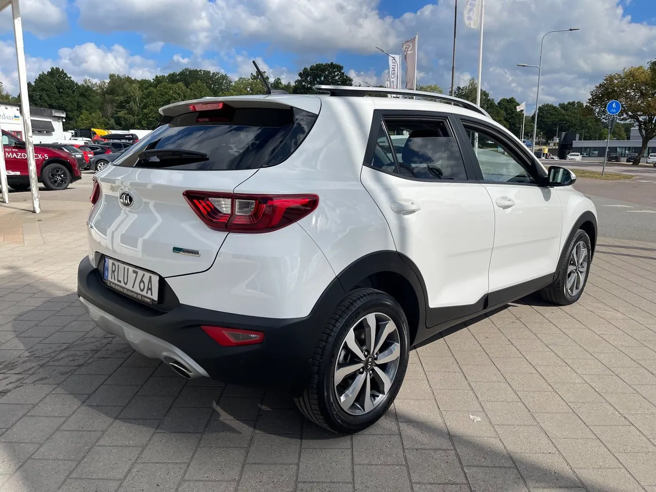 Vehicle image 4