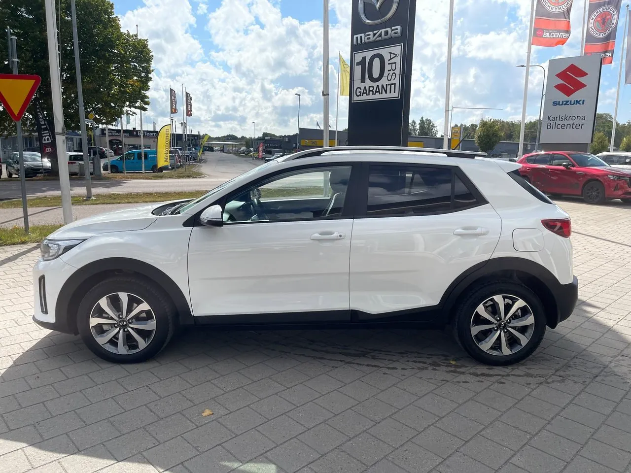 Vehicle image 7
