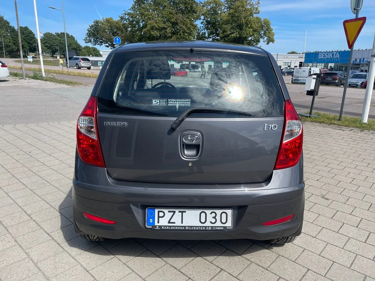 Vehicle image 5