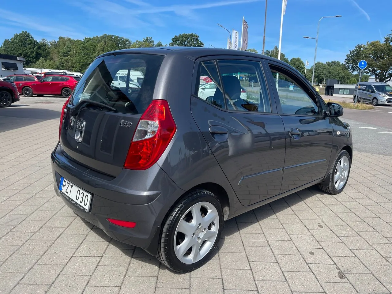Vehicle image 4