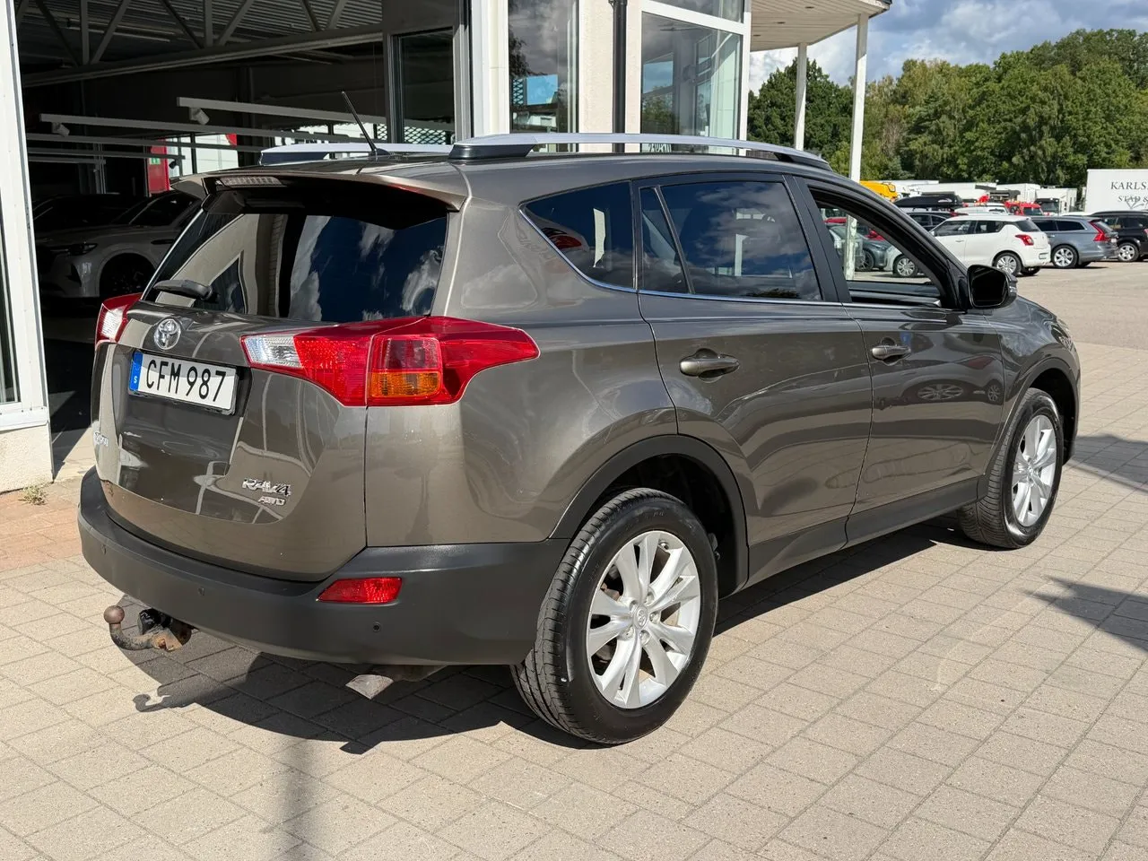 Vehicle image 3
