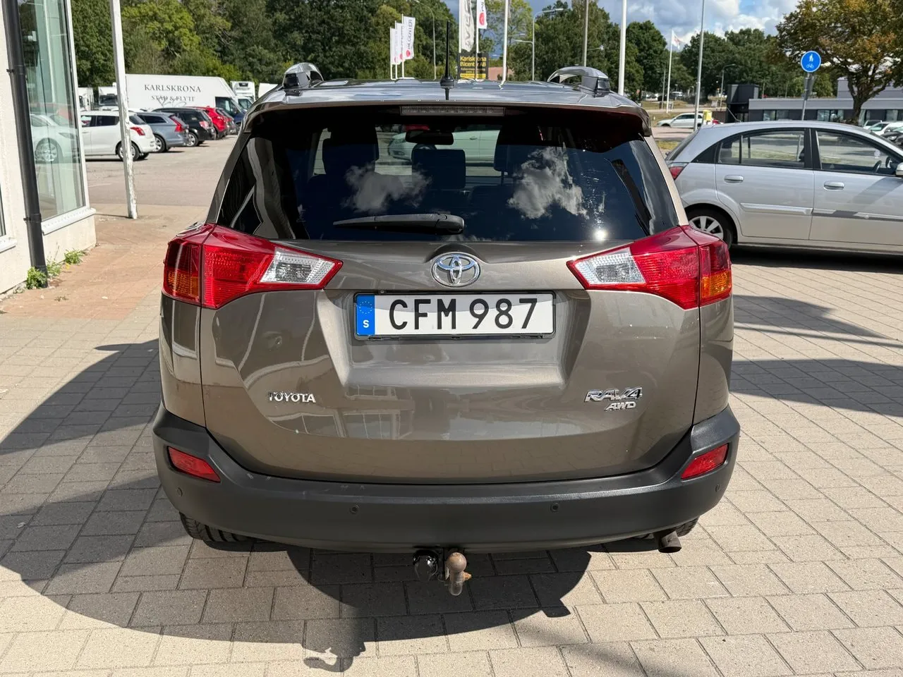 Vehicle image 4