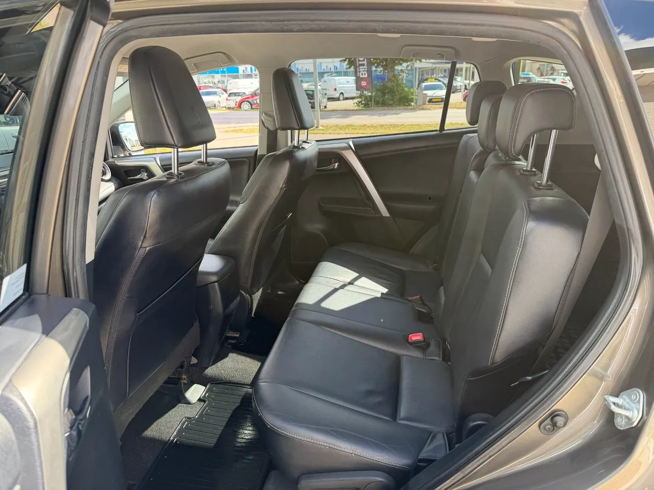 Vehicle image 14