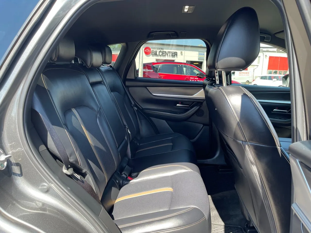 Vehicle image 18
