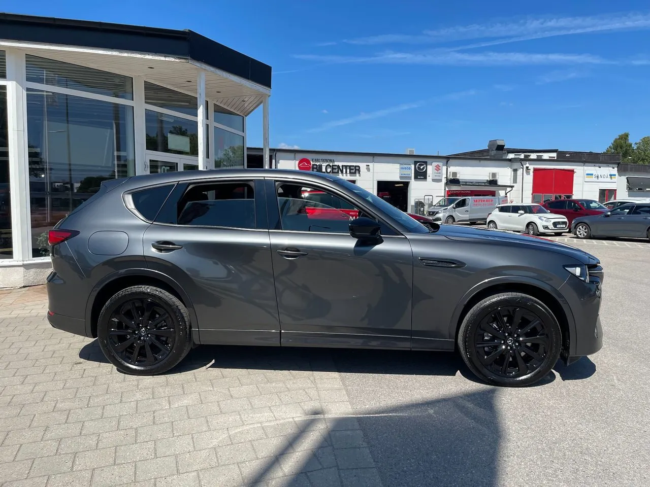 Vehicle image 3