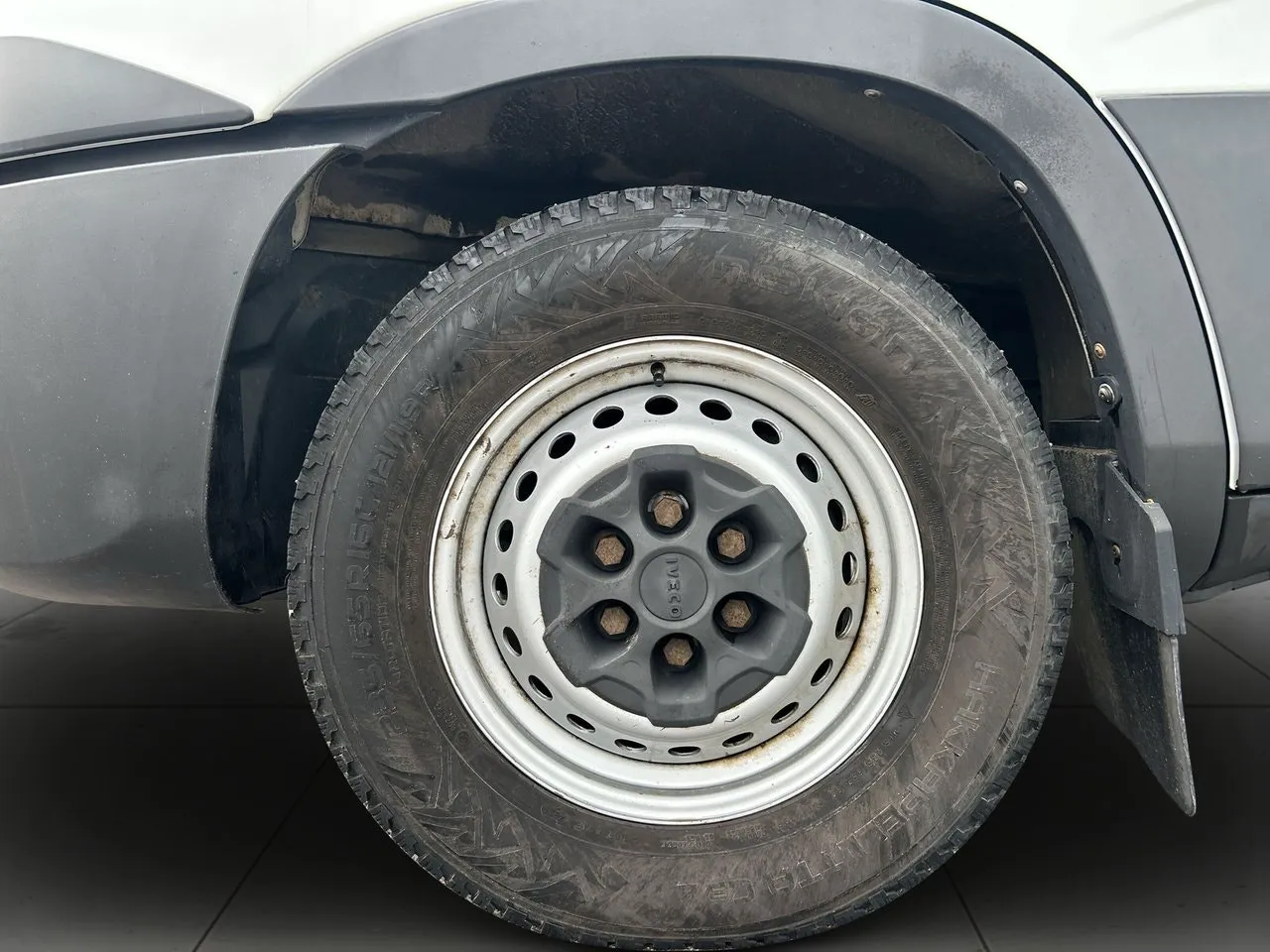 Vehicle image 13