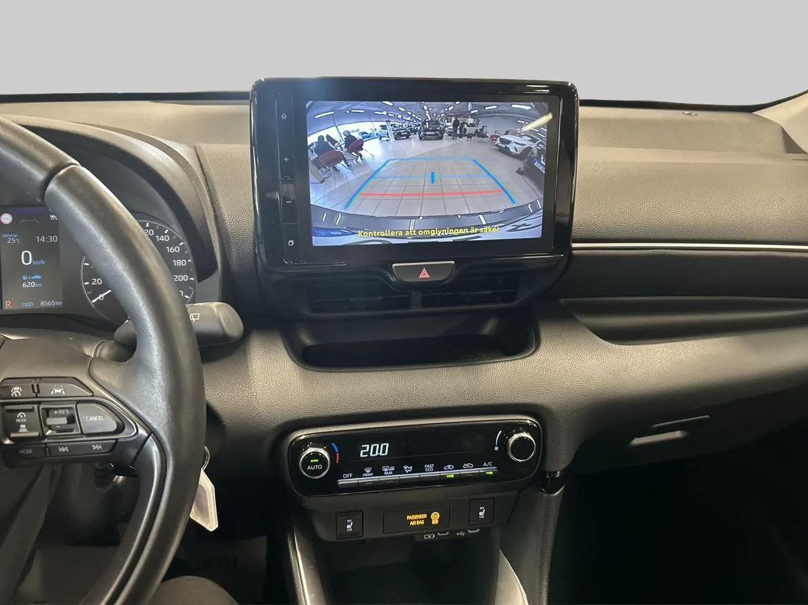 Vehicle image 15