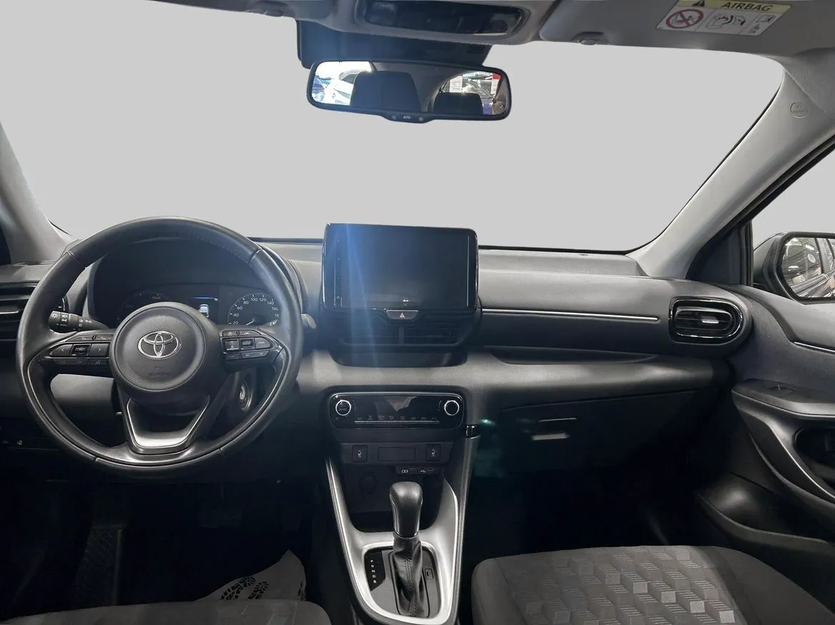 Vehicle image 10