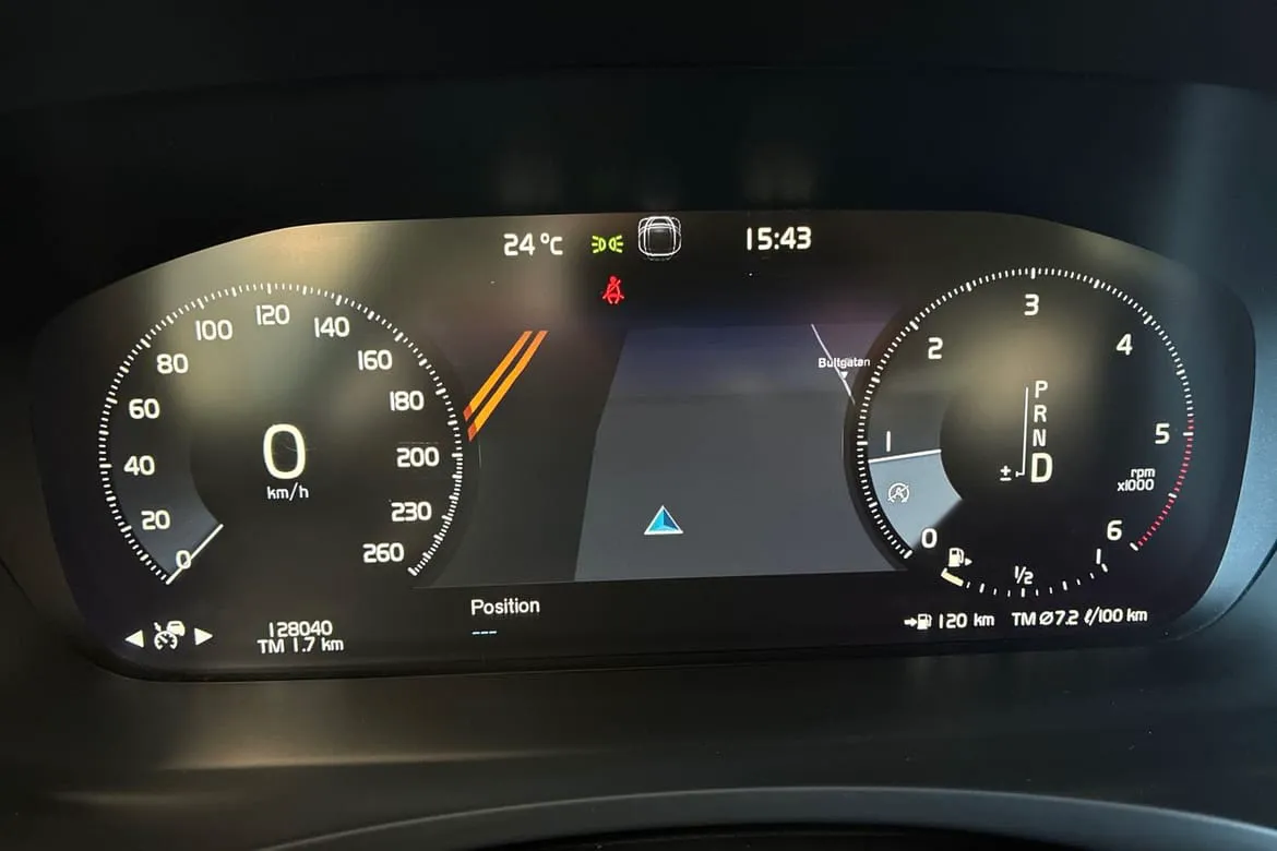 Vehicle image 15