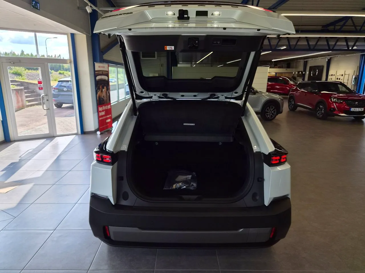 Vehicle image 12