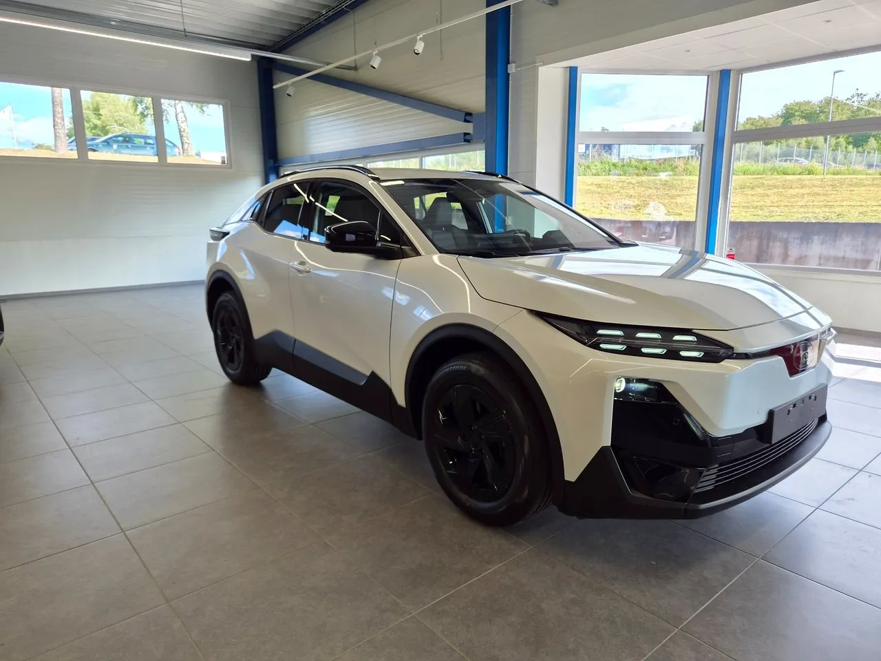 Vehicle image 5