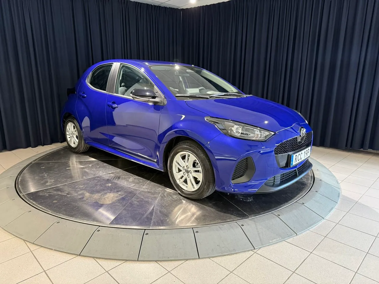Vehicle image 7