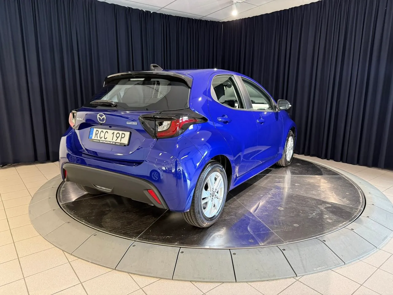 Vehicle image 5