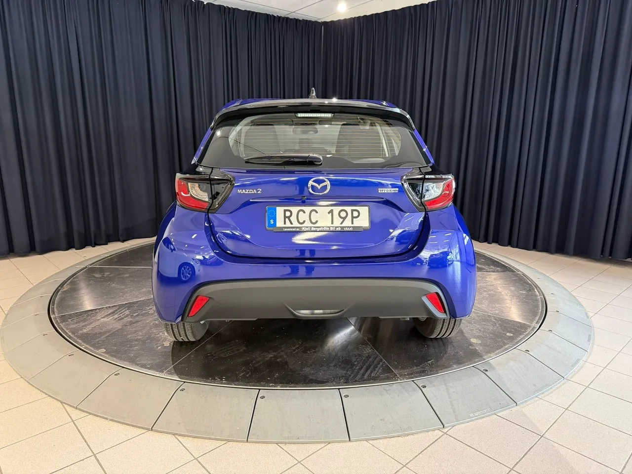 Vehicle image 4