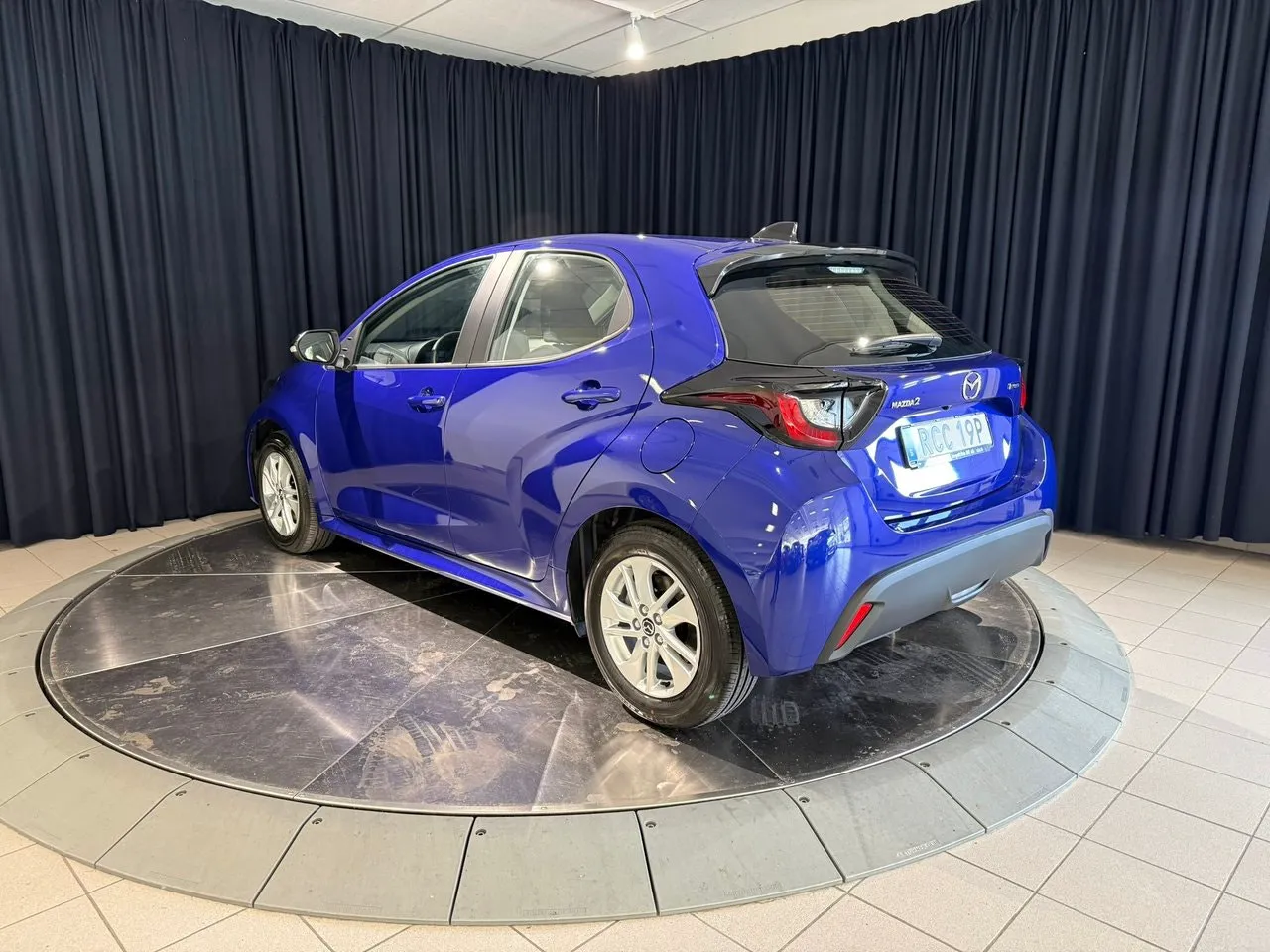 Vehicle image 3