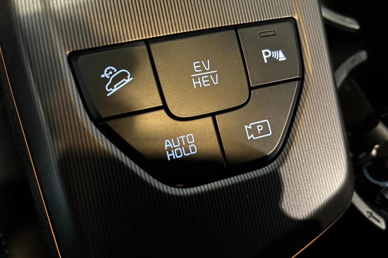 Vehicle image 24