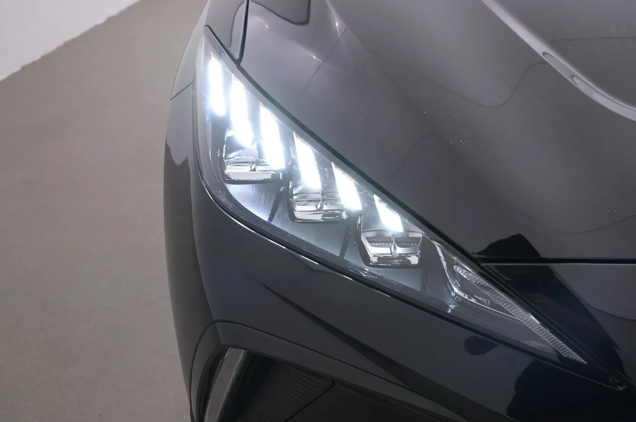 Vehicle image 24