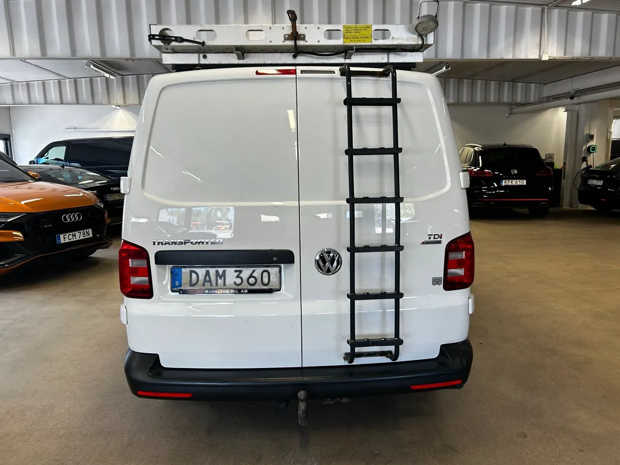 Vehicle image 4