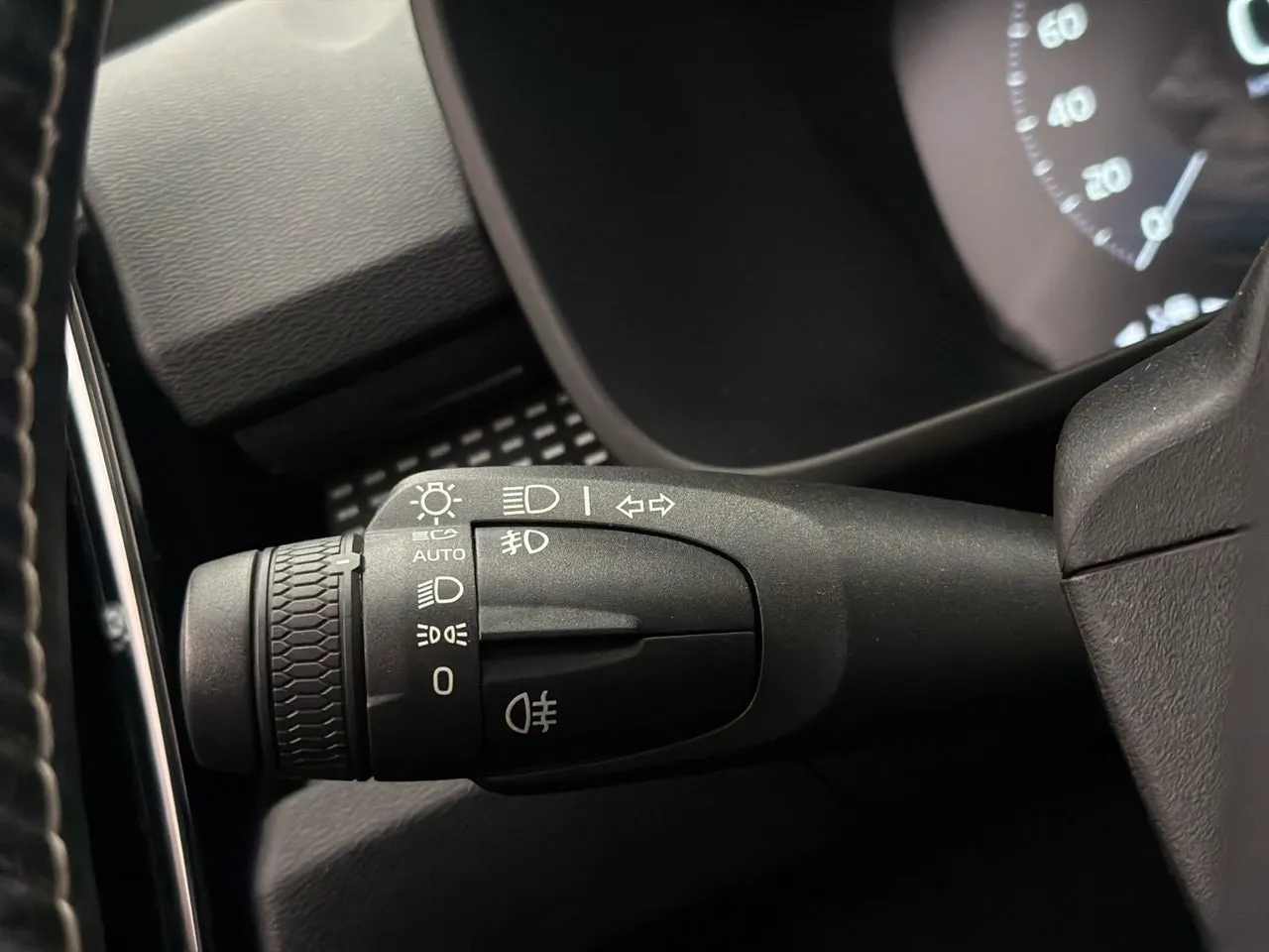 Vehicle image 32