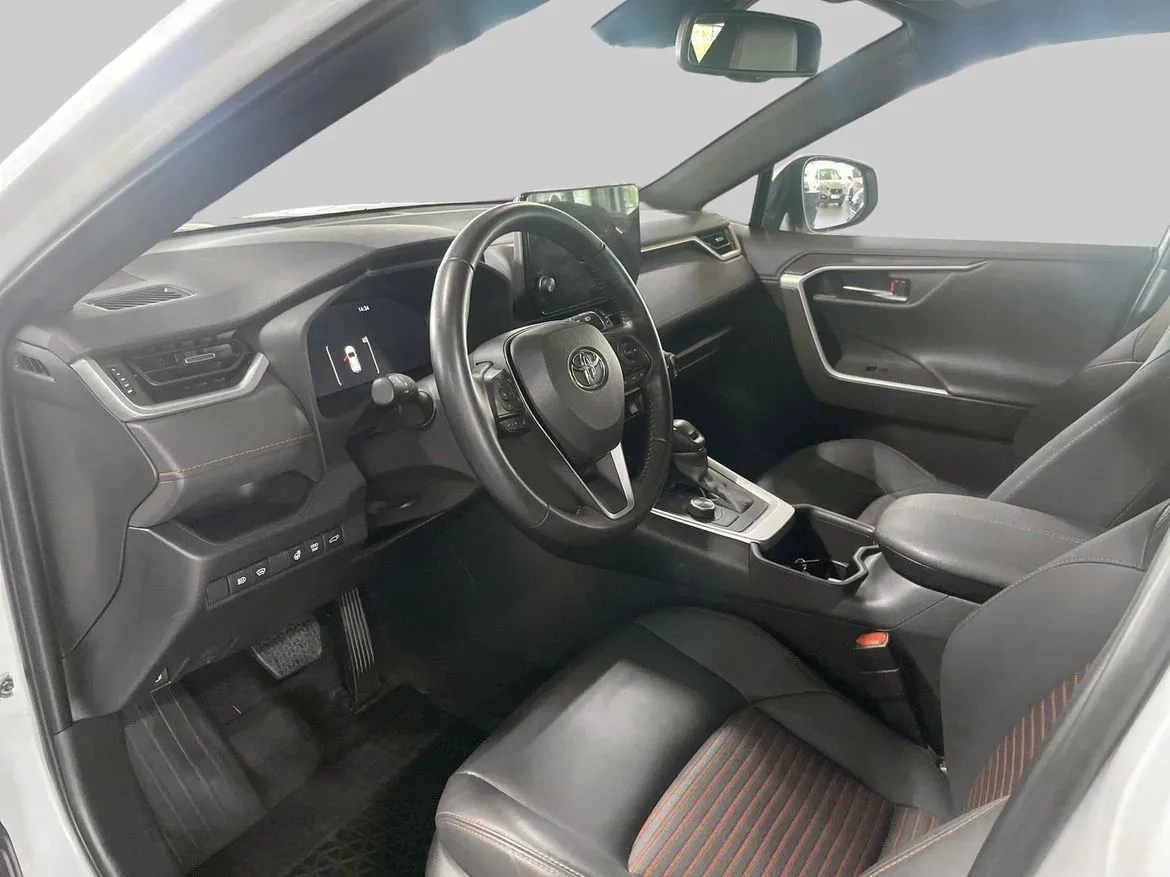 Vehicle image 12