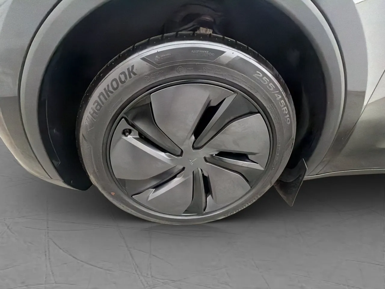 Vehicle image 32