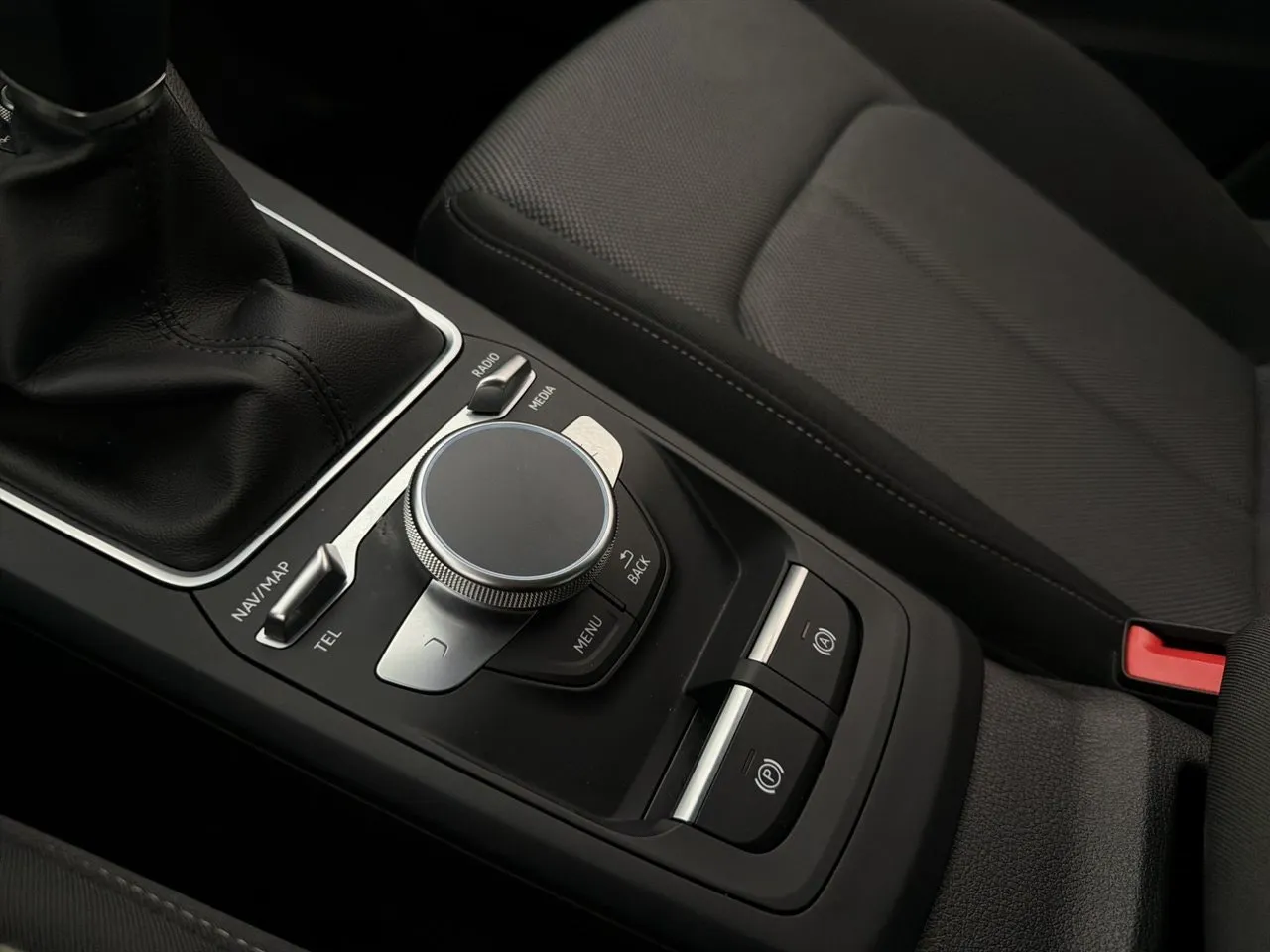 Vehicle image 23