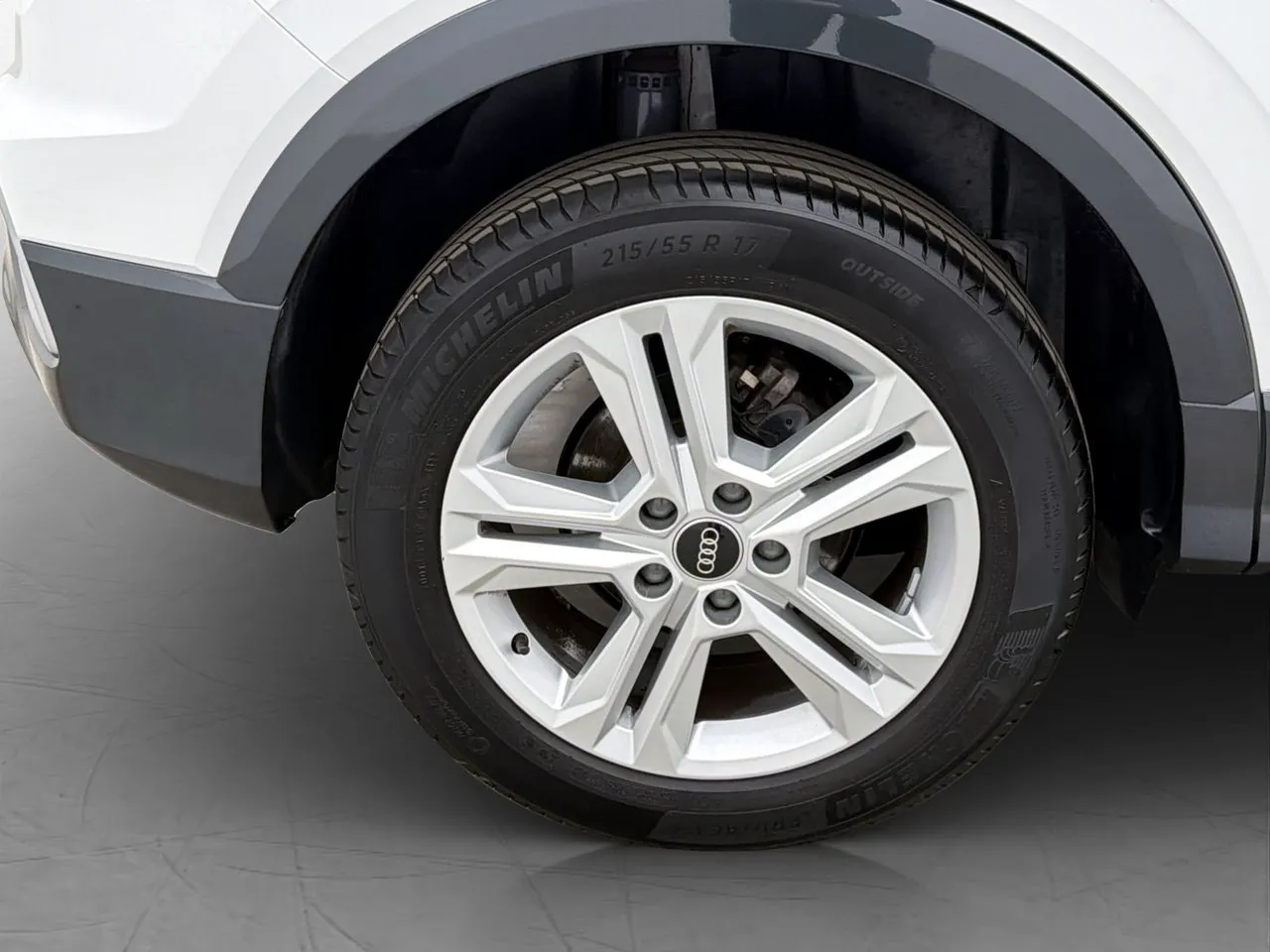 Vehicle image 30