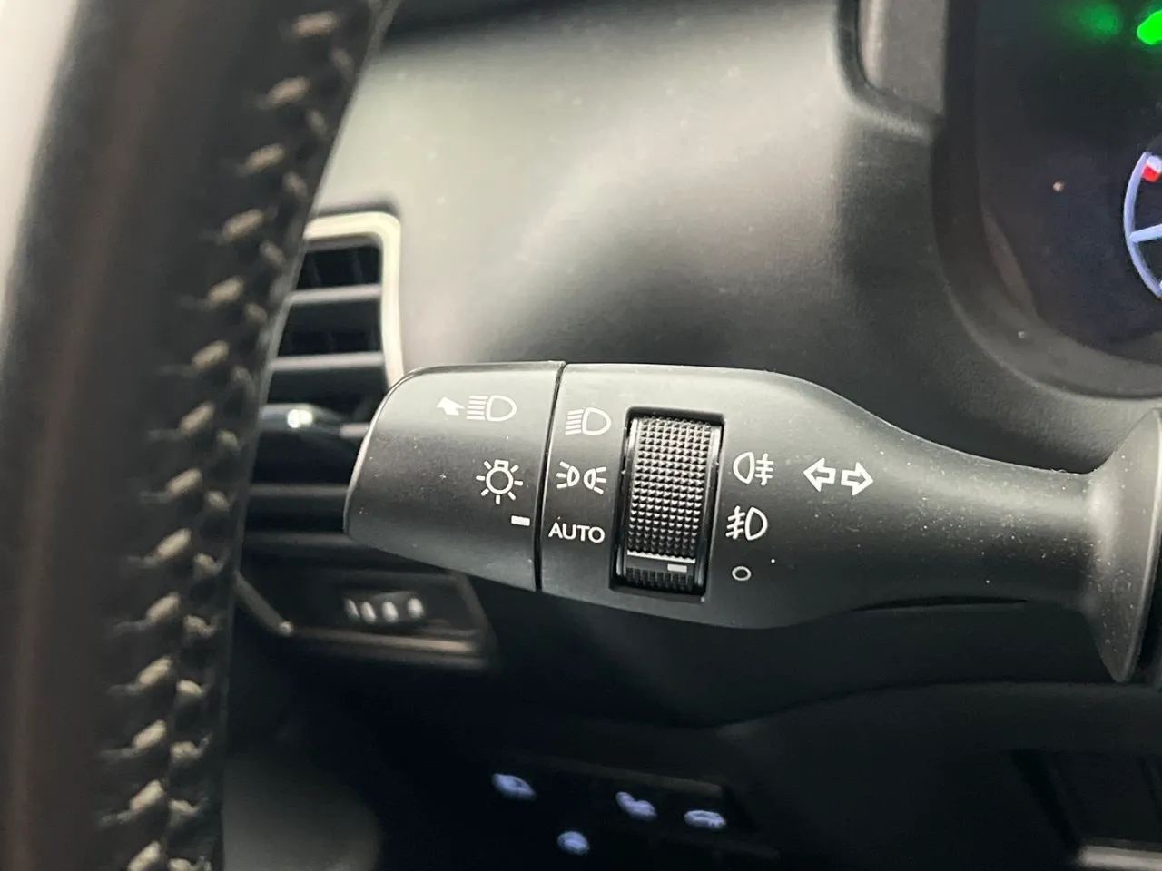 Vehicle image 33