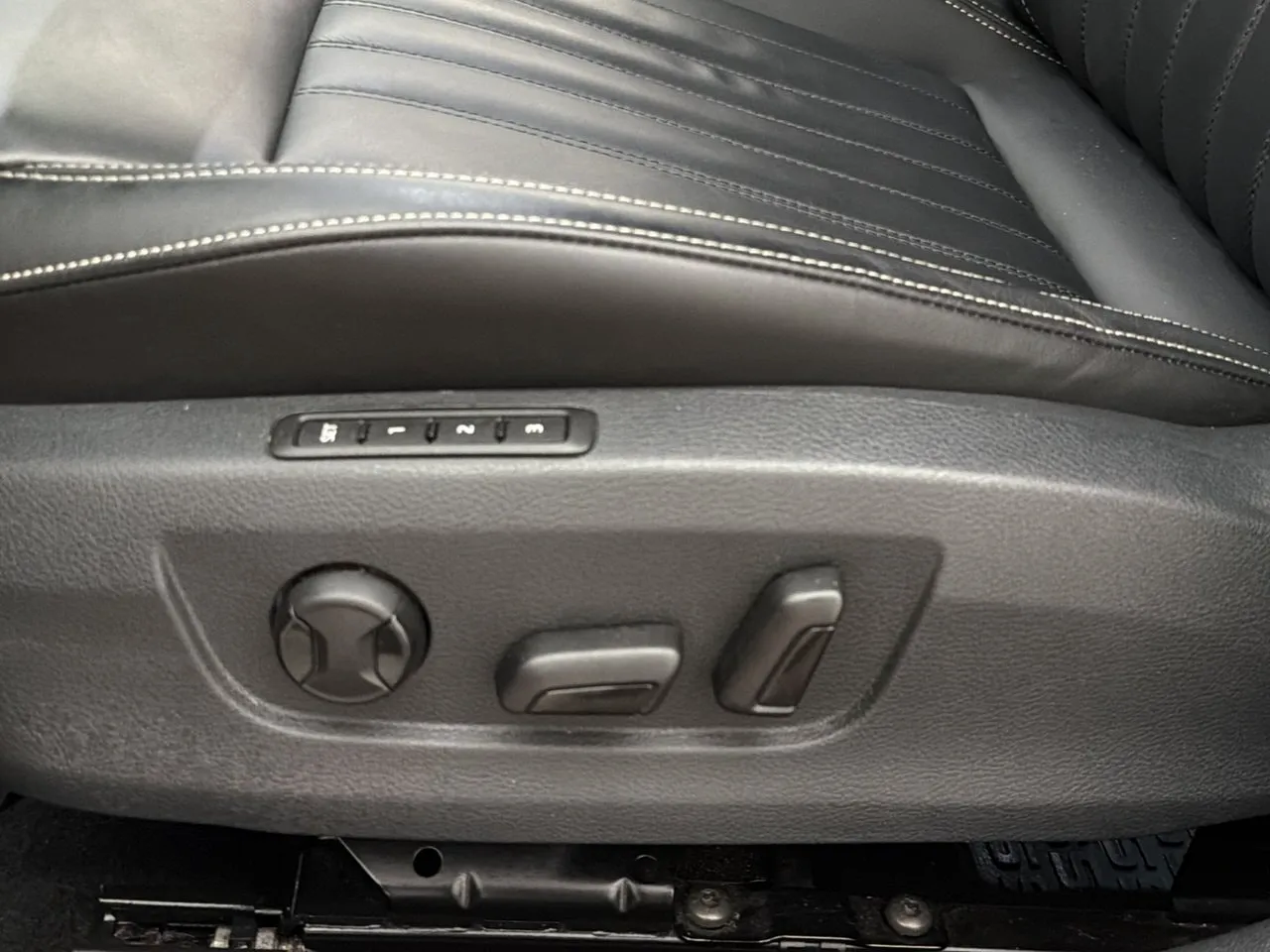 Vehicle image 32