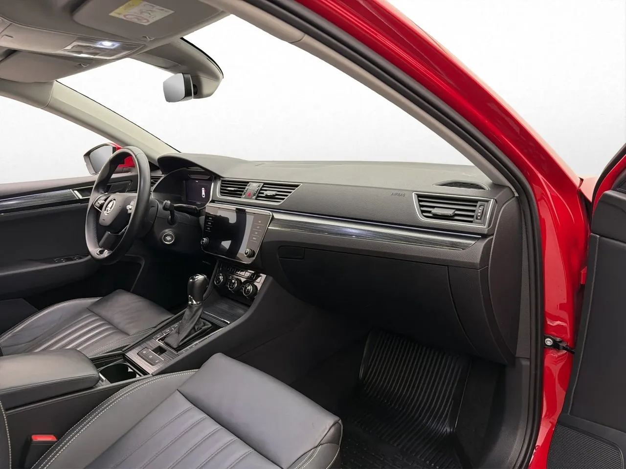 Vehicle image 14