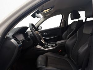 BMW 330 bild 9